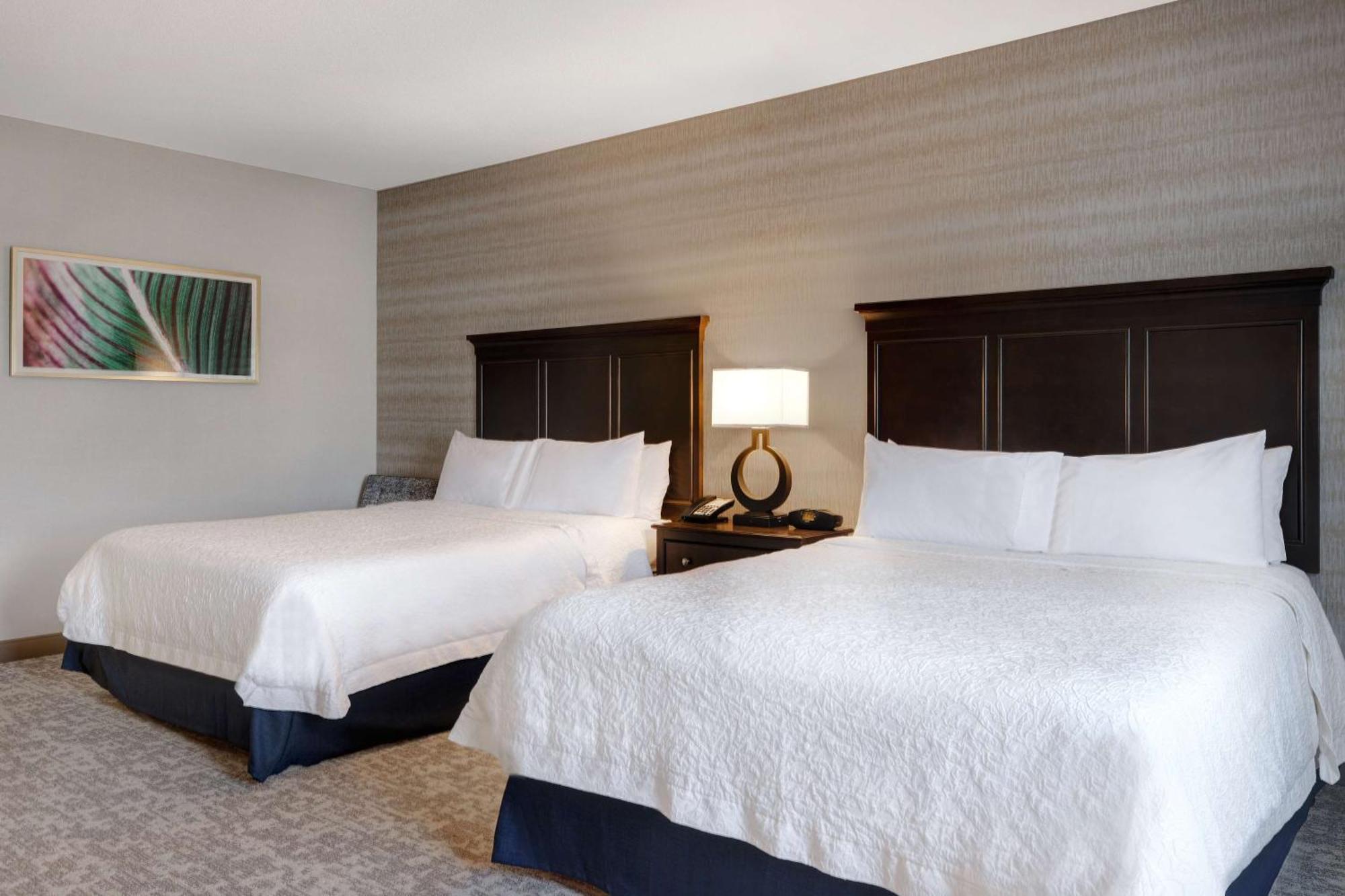 Hampton & Hotel